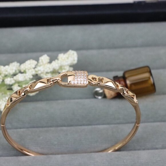 Elegant Rose Gold Bangle with Textured Links and Diamond Accents, XPBL0457 - Picture 1 of 12